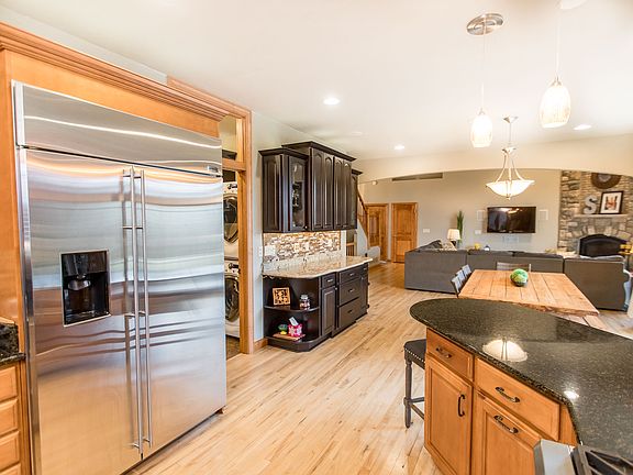 3rd image of 1749 Eastlake Dr