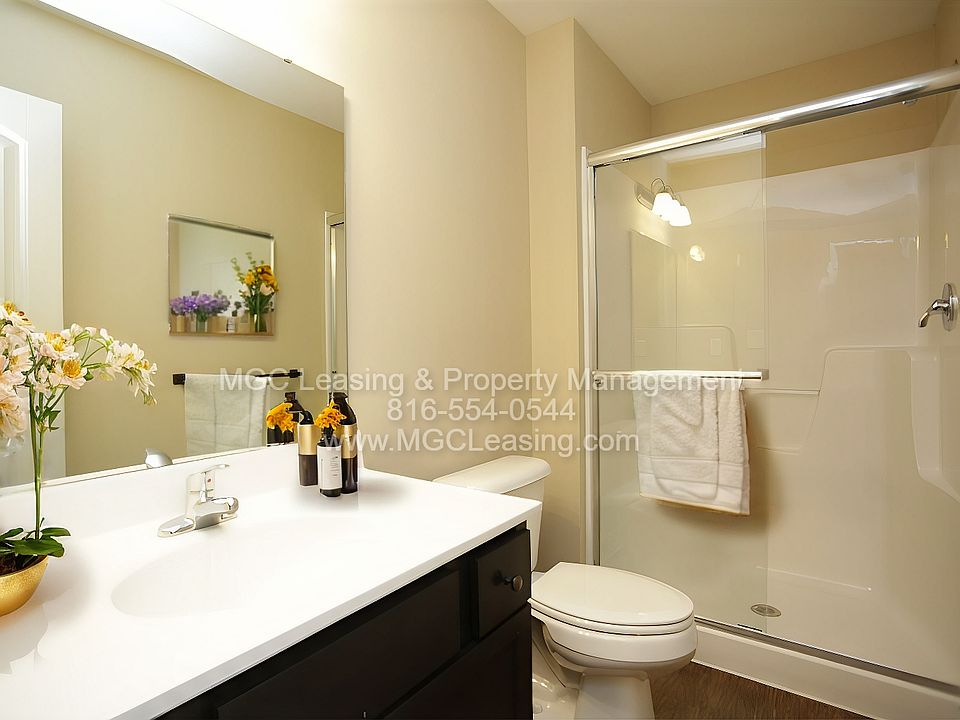 1st floor full bathroom