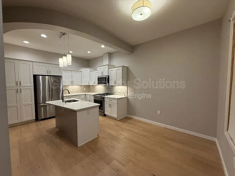 3600 Central Ave SE — Photo 3