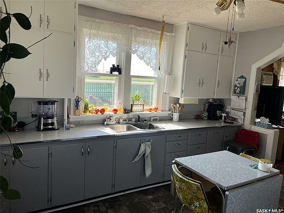 5th image of 516 8th St E