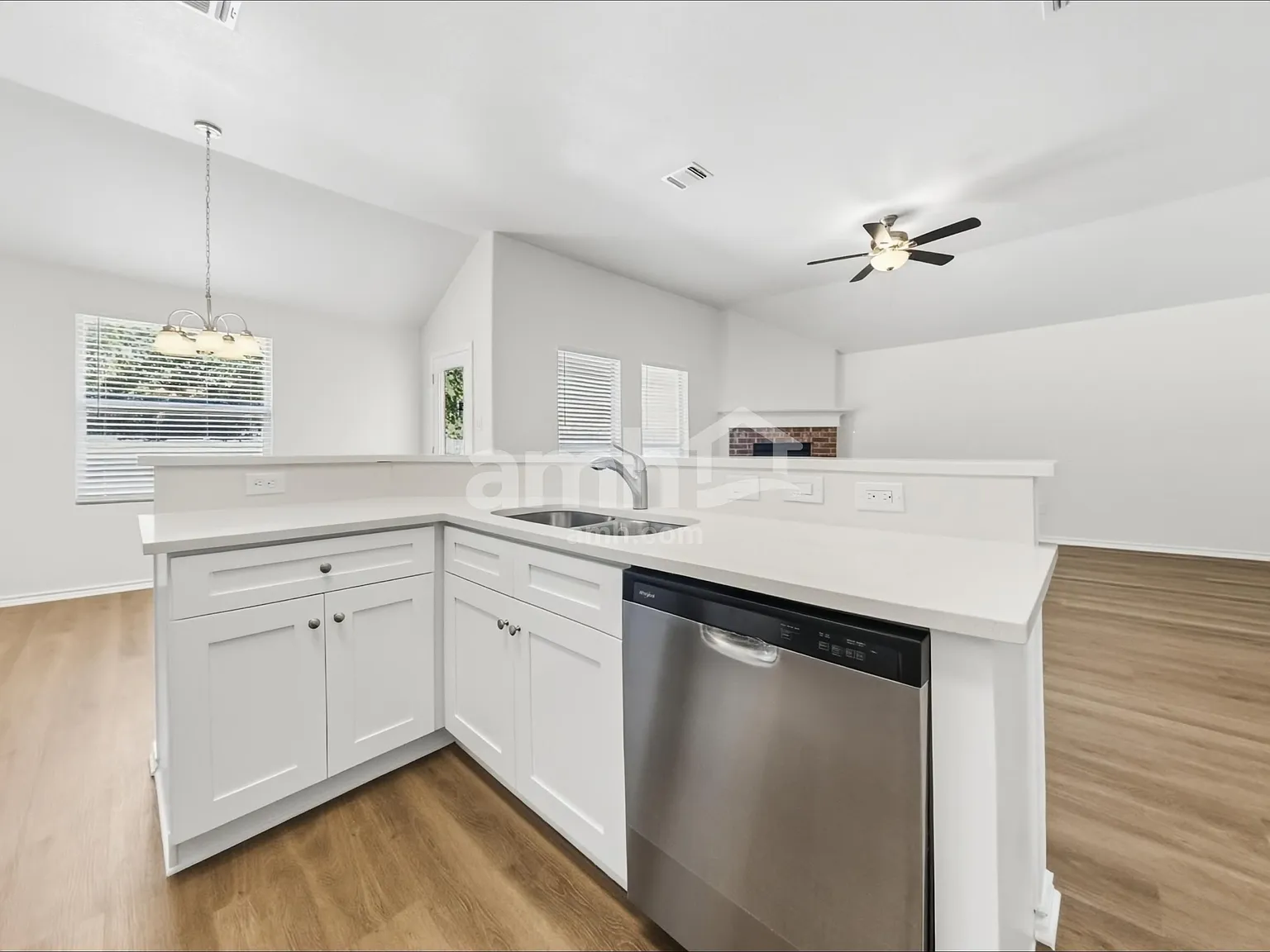 3 bed, 2.0 bath, 1608 sqft, $2,225 — Photo 4