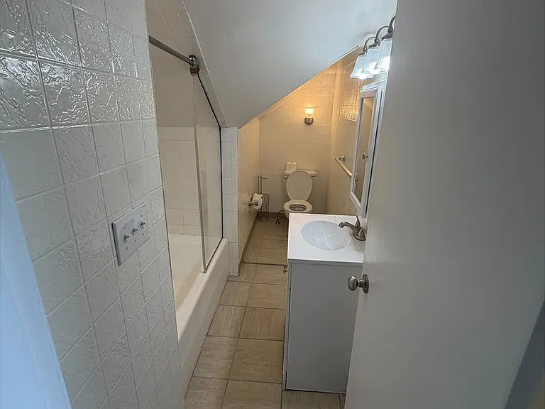 389 Boynton St — Photo 22