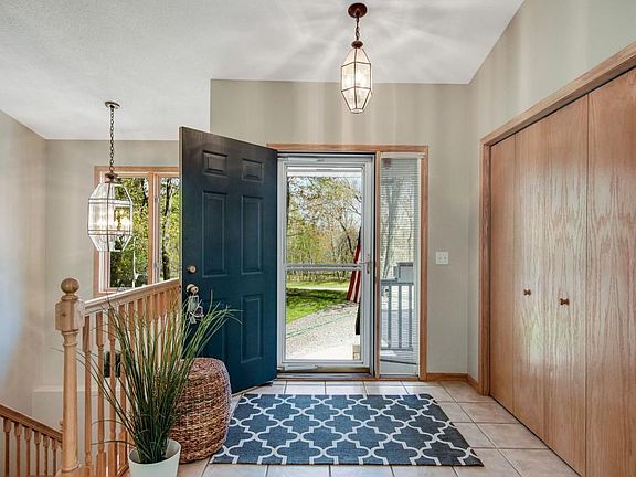 5th image of 20590 Austin St NE