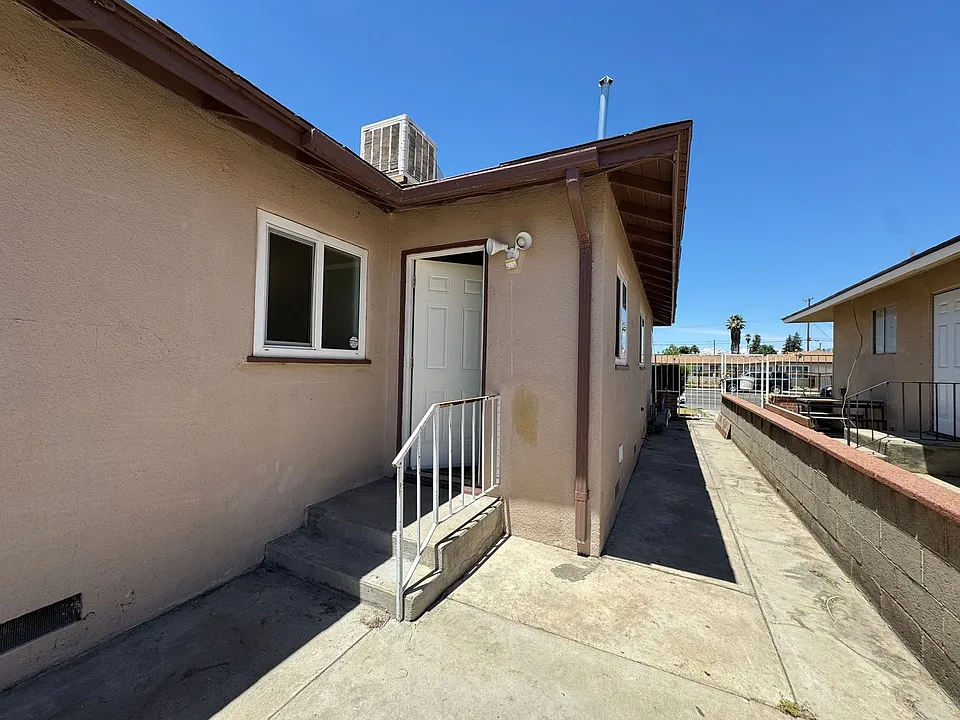3452 - 3458 E. Clinton Ave Fresno