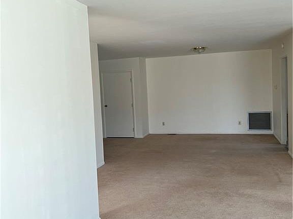 4th image of 3101 Valerie Arms Dr #4