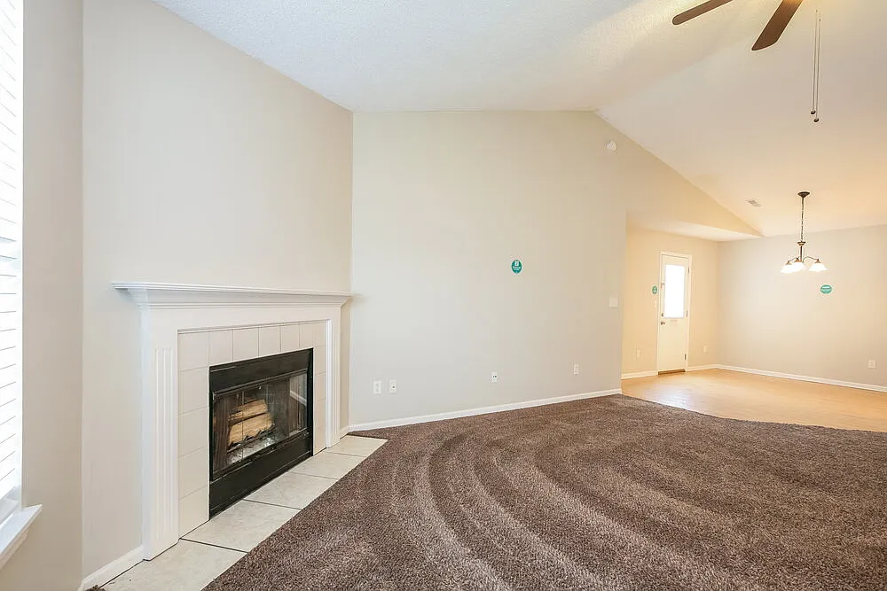 3 bed, 2.0 bath, 1218 sqft, $1,835 — Photo 4