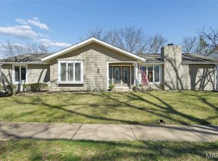 15261 Golden Rain Dr, Chesterfield, MO 63017