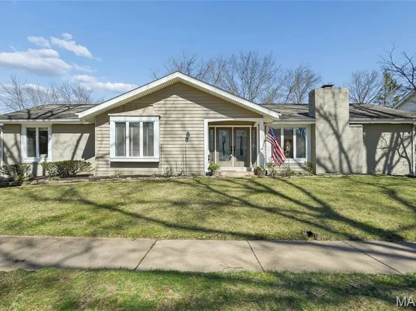 15261 Golden Rain Dr, Chesterfield, MO 63017