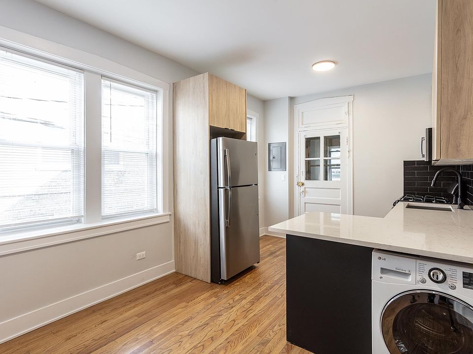 1st image of 4011 N Lowell Ave APT 2E