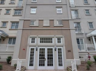 204 Shearwater Ct W APT 54, Jersey City, NJ 07305
