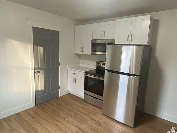 5th image of 458 E Lambourne Ave