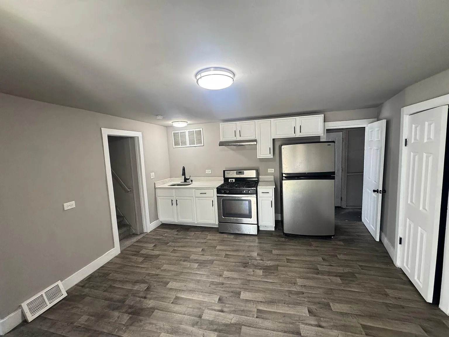2 bed, 1600 sqft, $1,800 — Photo 2