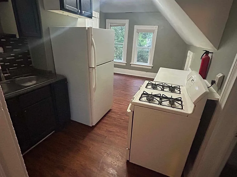 1819 Erie St #2 — Photo 8