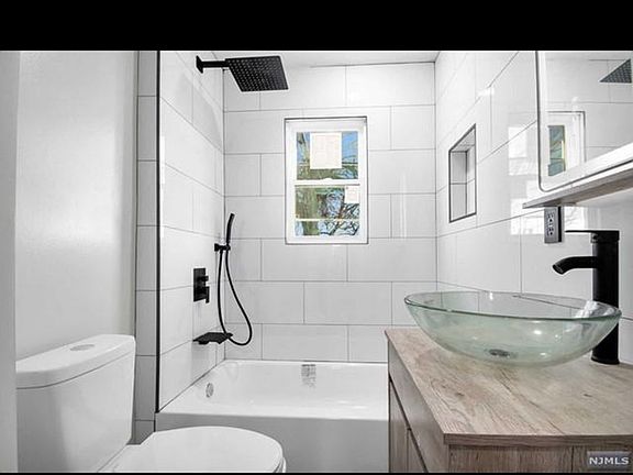 2nd image of 29 Edison St APT 2