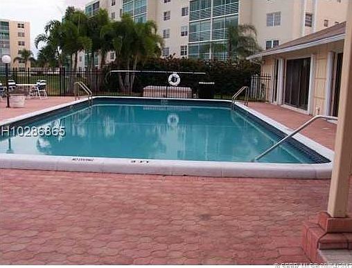 5th image of 301 SE 3rd St APT 402