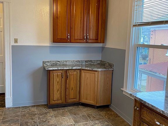4th image of 4800 Oak St #2