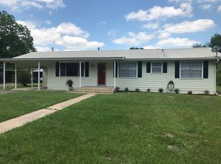 711 Clarksville Rd, Bogata, TX 75417