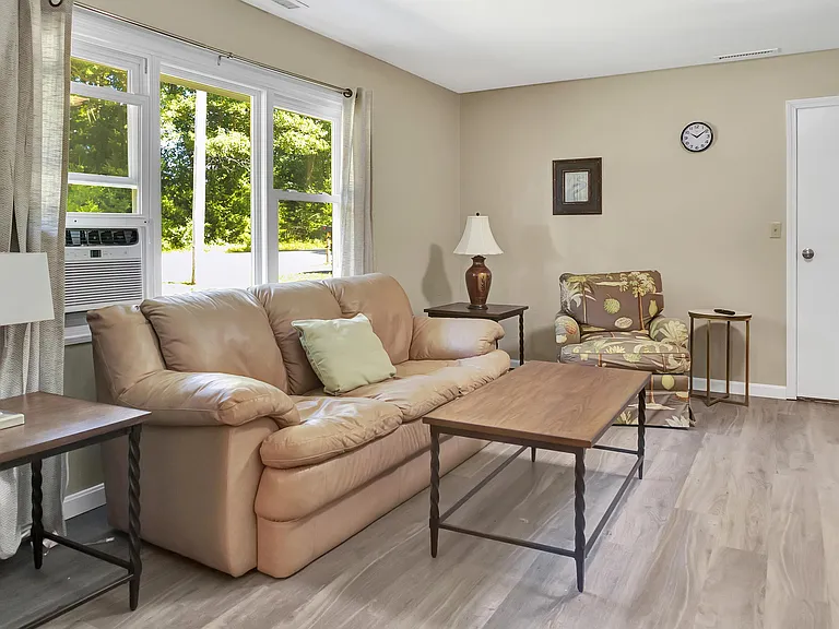 210 Signal Rock Dr — Photo 2