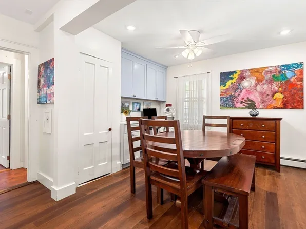10 Daniels St APT 2, Salem, MA 01970