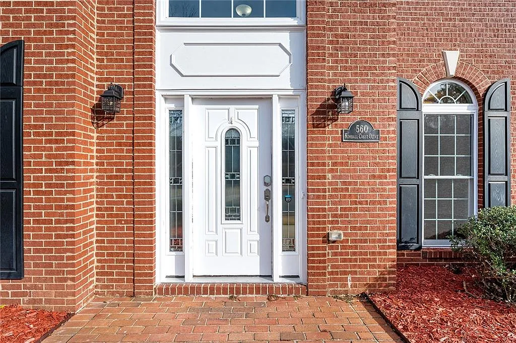 4 bed, 2.5 bath, 2862 sqft, $3,300 — Photo 2