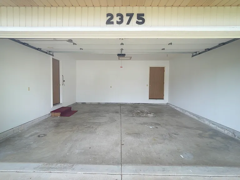2 Car Garage (freshly painted)