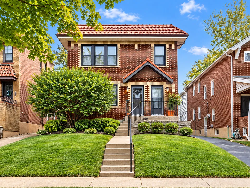 1210 Woodland Dr