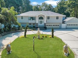 11 Eastover Dr, East Northport, NY 11731