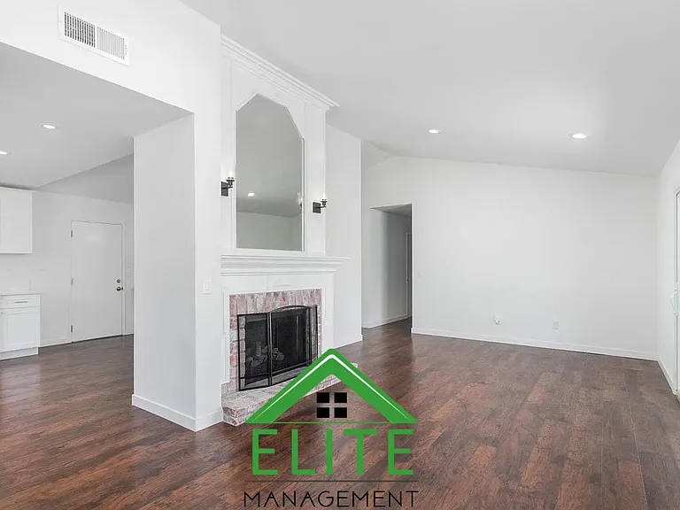5136 Francis St — Photo 5