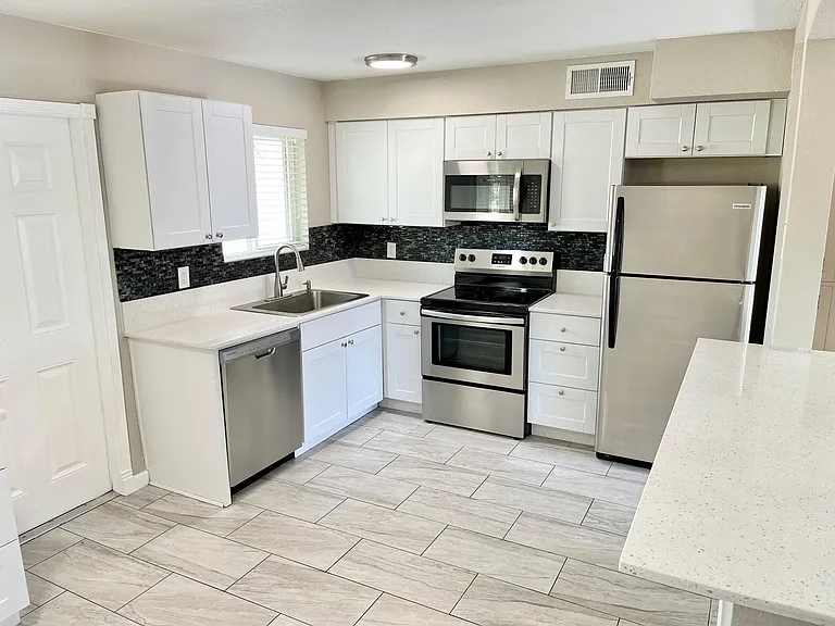 3024 N 39th St #4 — Photo 17