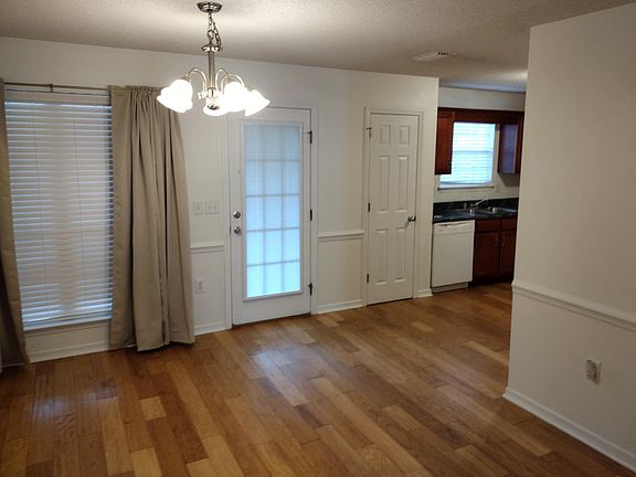 5th image of 7610 Avery Ln