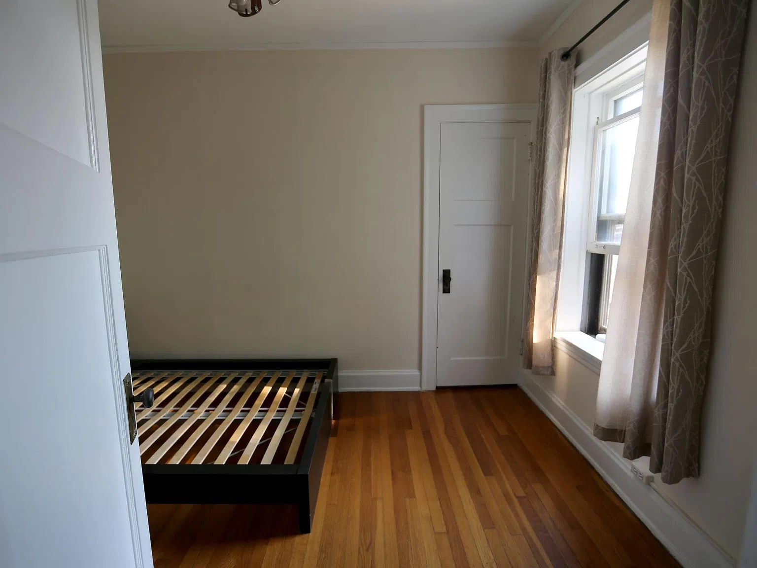 2 bed, 850 sqft, $2,300 — Photo 3