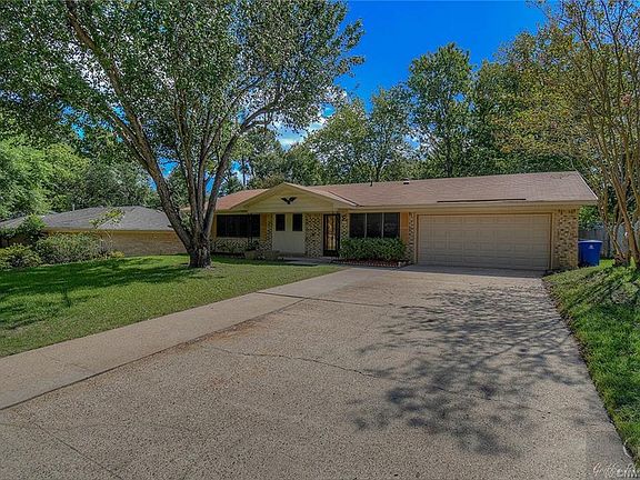 4th image of 2127 Urbandale St