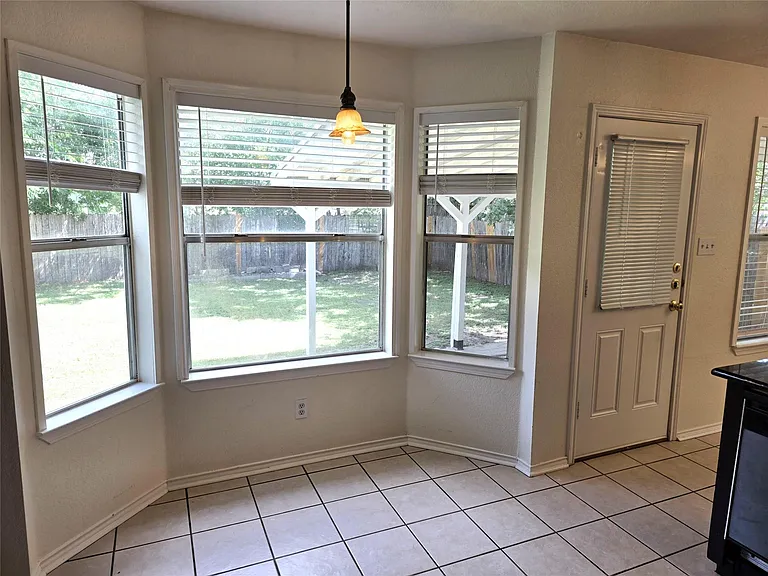 1600 Hollow Tree Blvd — Photo 12