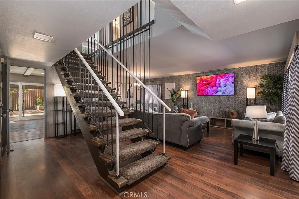 5 bed, 2380 sqft, $4,200 — Photo 4