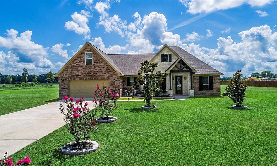 Welcome home to 204 County Road 2233!