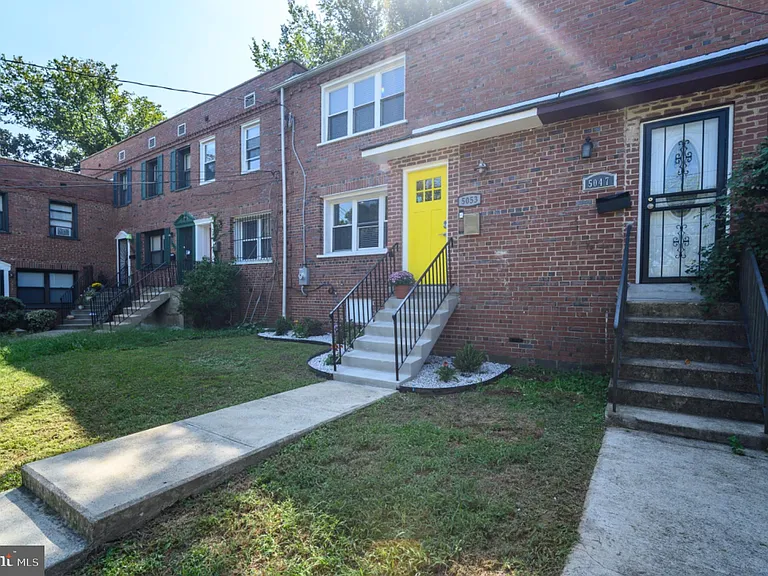 5053 Sheriff Rd NE — Photo 2