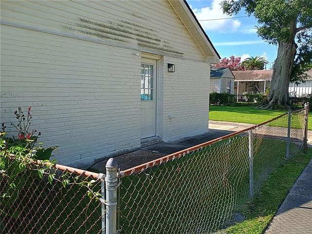 1st image of 185 Carmen Dr