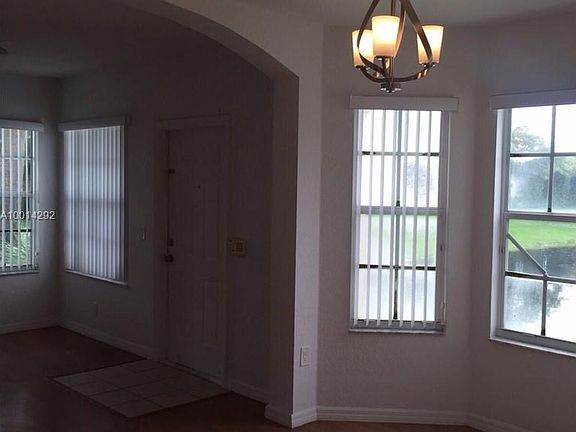 4th image of 2110 Belmont Ln
