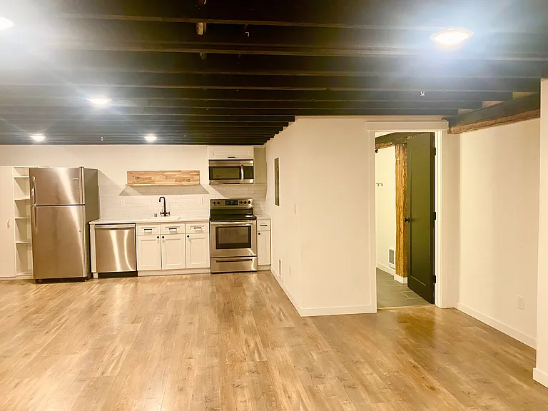 174 S Howard St #10 — Photo 4