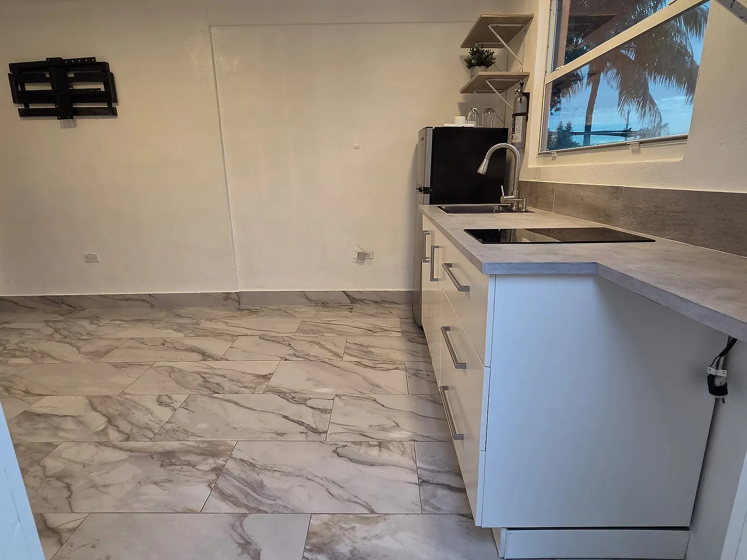 1 bed, 200 sqft, $1,300 — Photo 1