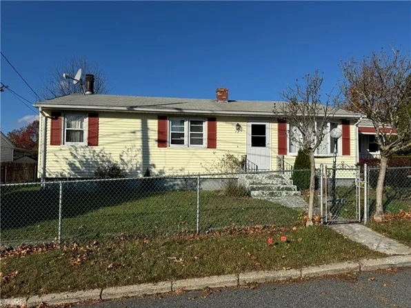 12 Devon St, Providence, RI 02904