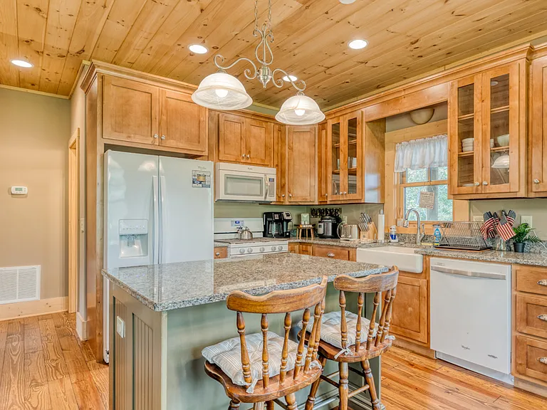 111 Watkins Farm Rd — Photo 9