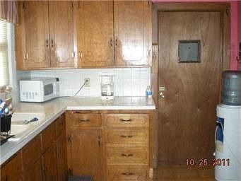 4th image of 2701 Walker Ave