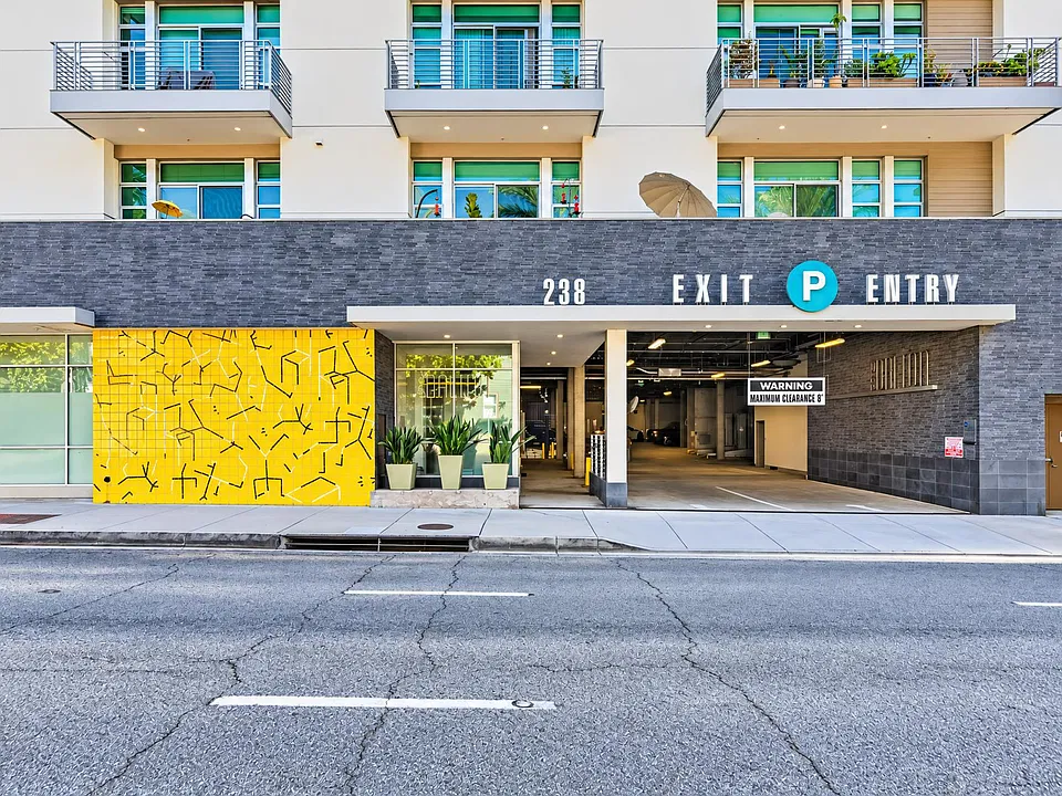 238 S Arroyo Pkwy #303