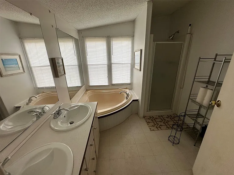35 Amber Dr — Photo 9