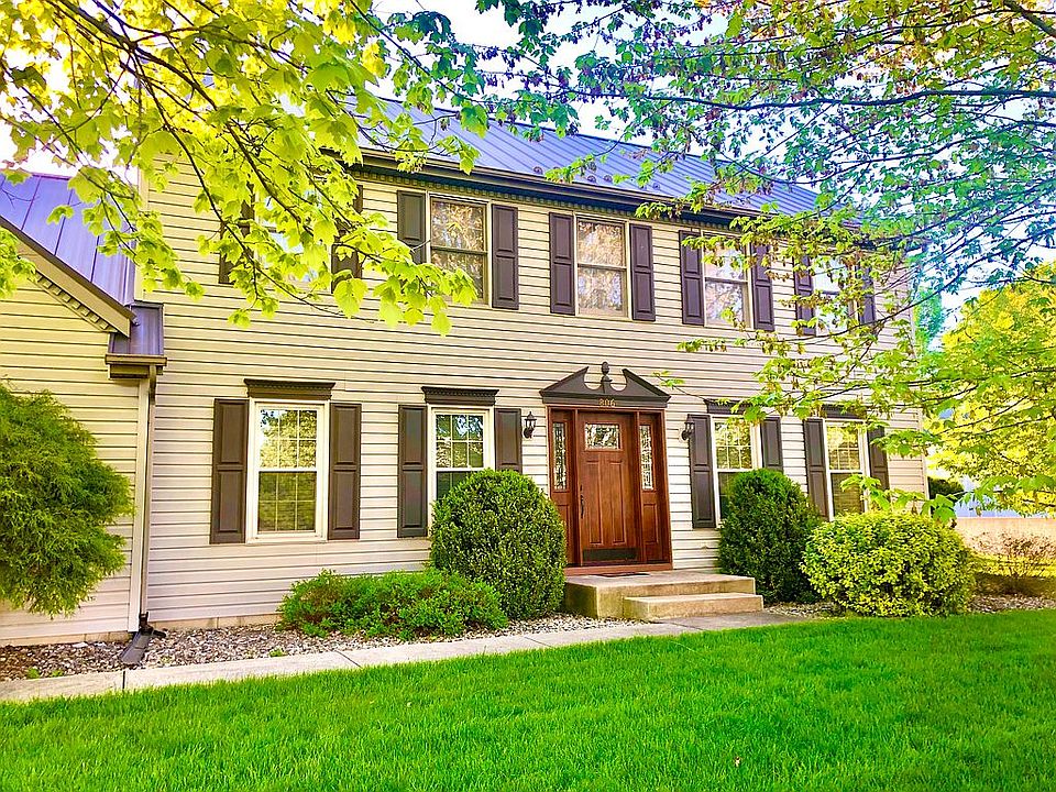 1st image of 806 Lydia Dr