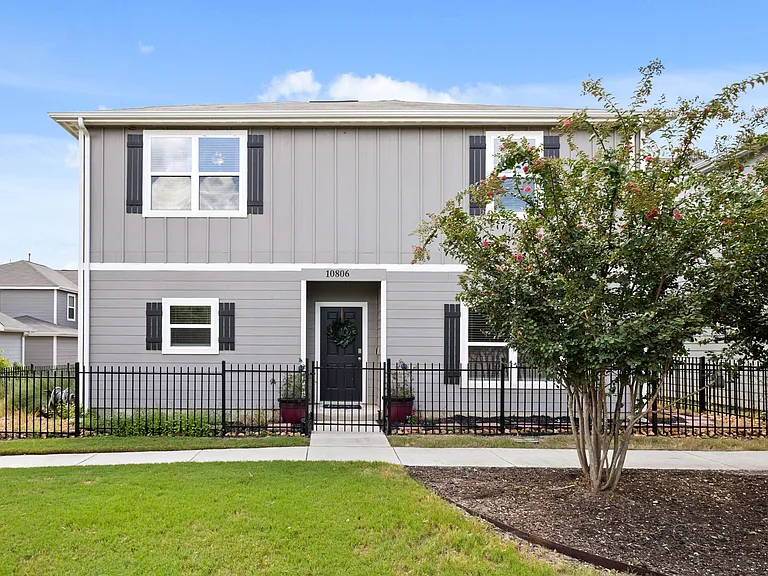 10806 Quinn Ct — Photo 1