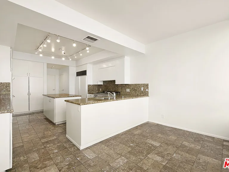10430 Wilshire Blvd #202 — Photo 9