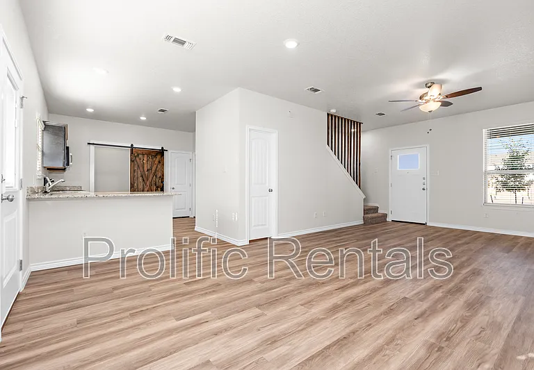 106 Logan Ct #B — Photo 8