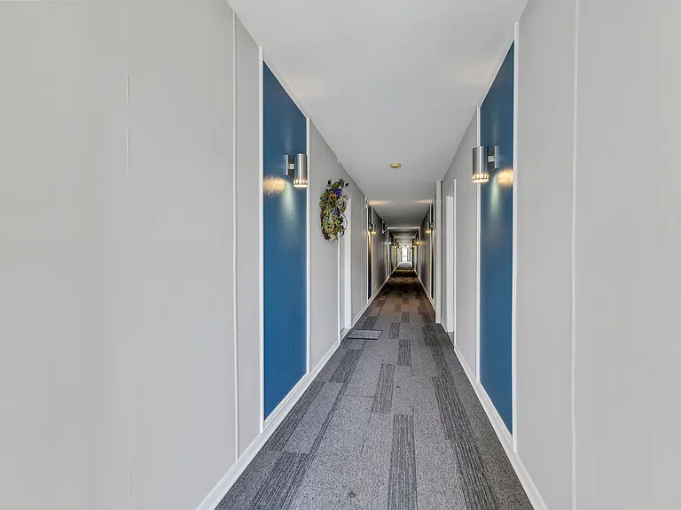 Executive House Apartments — Photo 22